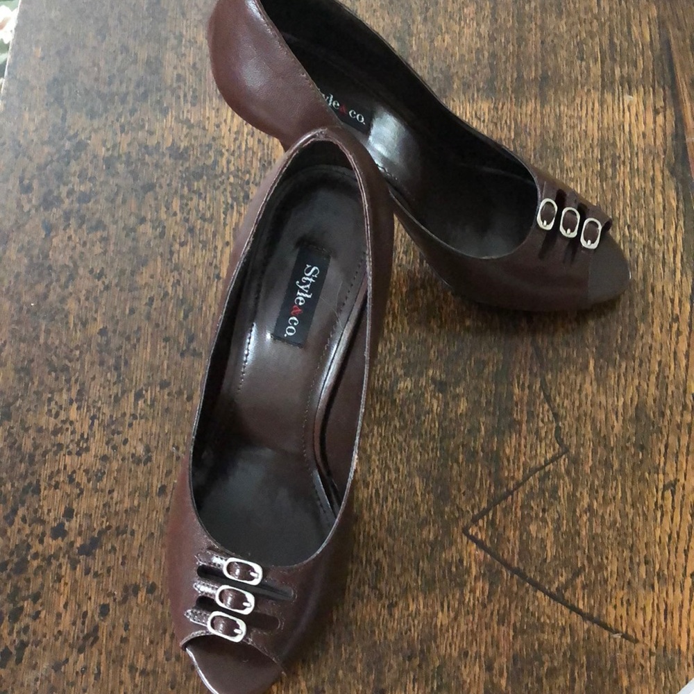 NWOT Beautiful Leather High Heels!